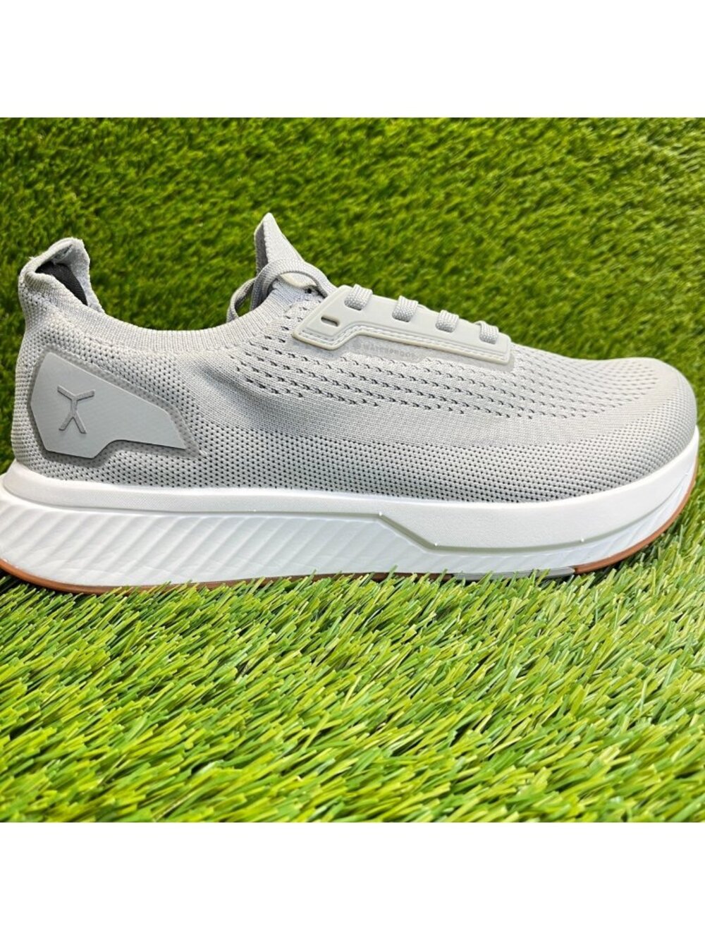 Flux Footwear Adapt Waterproof Runner Lunar Gray Mens Size 9 Athletic Shoes